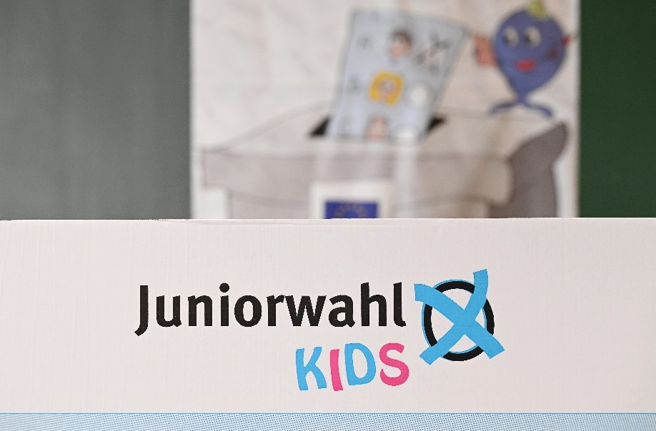 Kinder bei der Juniorwahl KIDS